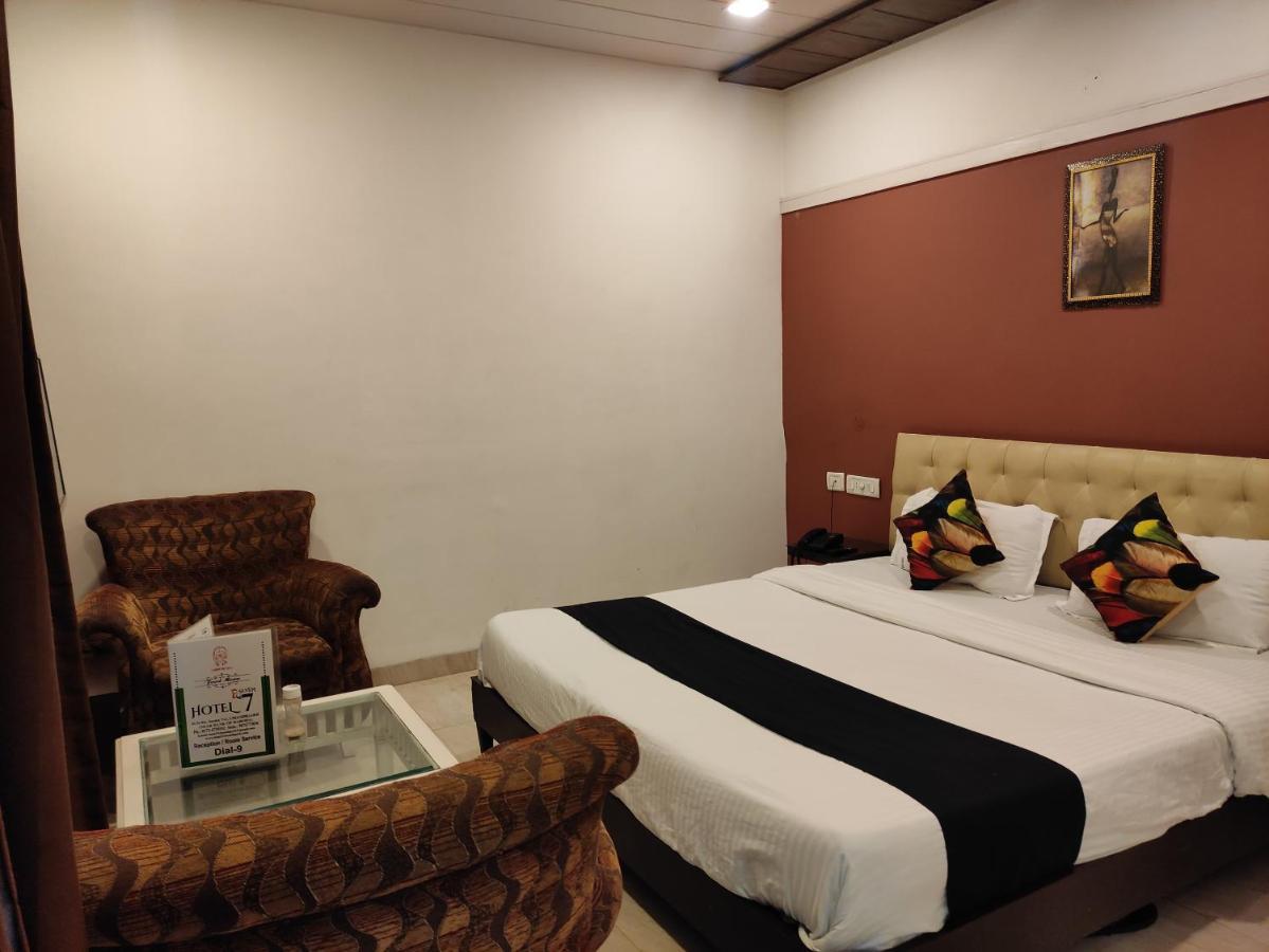 Hotel Seven- Center Of City จัณฑีครห์ ภายนอก รูปภาพ